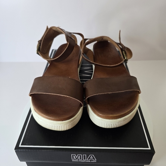 ⭐️40% Off⭐️ MIA Ellen Sandals in Cognac - Picture 5 of 7